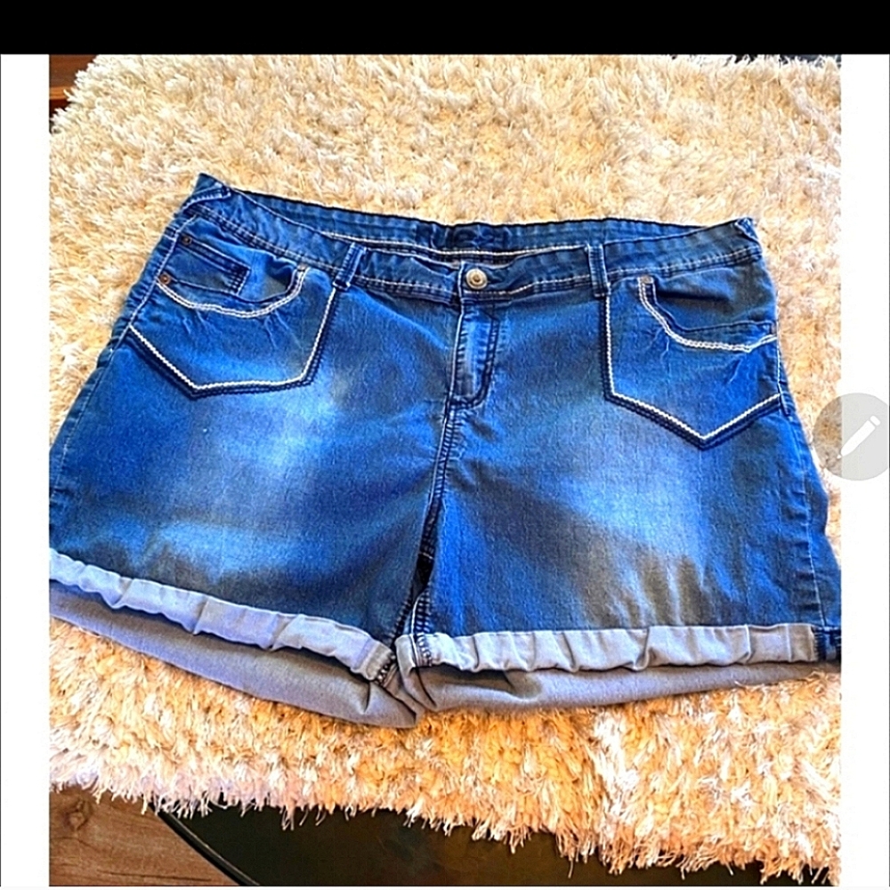 💋5/20 Rue21 size 22 shorts